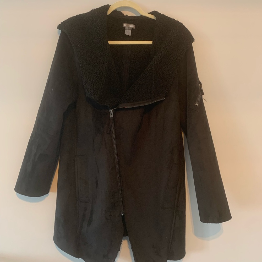 MEN’S H&M FAUX SHEARLING COAT - Medium